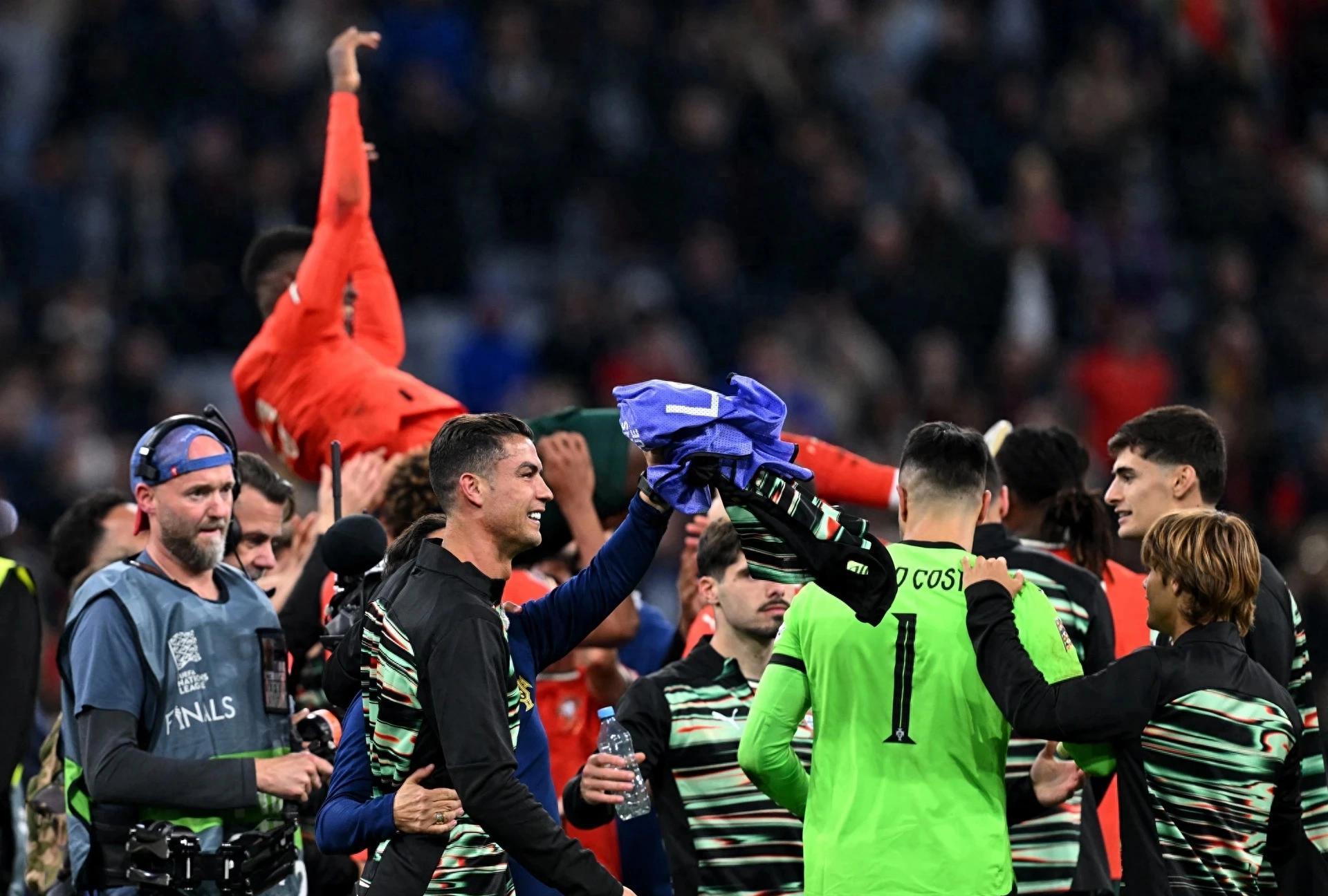 关于葡萄牙客场不敌乌克兰,欧预赛中遭遇连败的信息 关于葡萄牙客场不敌乌克兰,欧预赛中遭遇连败的信息