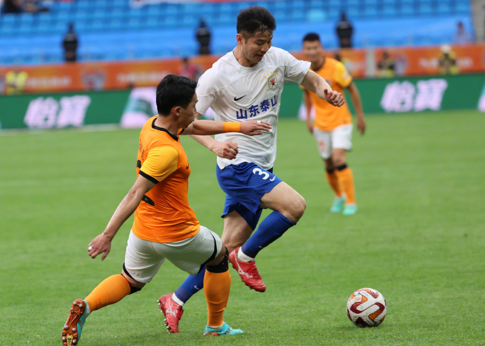 包含山东队功亏一篑，尴尬败局遗憾踌躇不前的词条