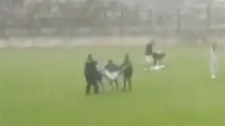 包含紧张激烈足球比赛落幕，球员精彩表现获赞的词条