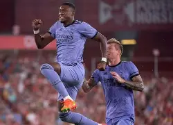 包含阿尔梅里亚客场大胜，保级前景一片大好的词条