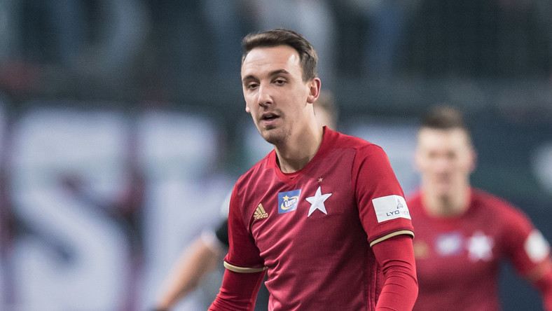 包含欧洲豪门球队签下新外援，强化实力的词条