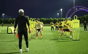 亚洲赛场战火升腾，实力强队相互搏击