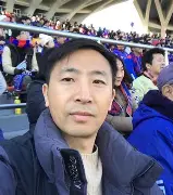 主场气氛热烈,球迷助威成为帮手 主场气氛热烈,球迷助威成为帮手